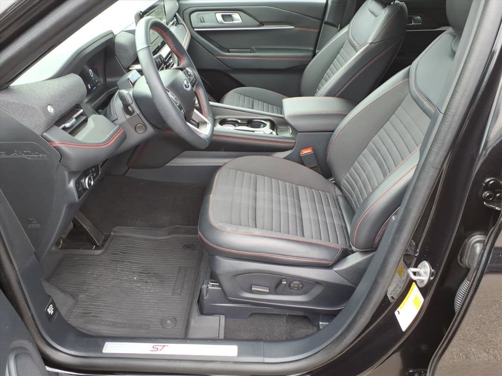 Certified 2025 Ford Explorer ST-Line w/ Premium Package image 5