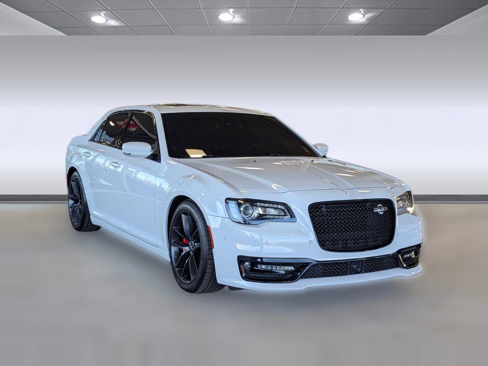 Used 2023 Chrysler 300 C image 7