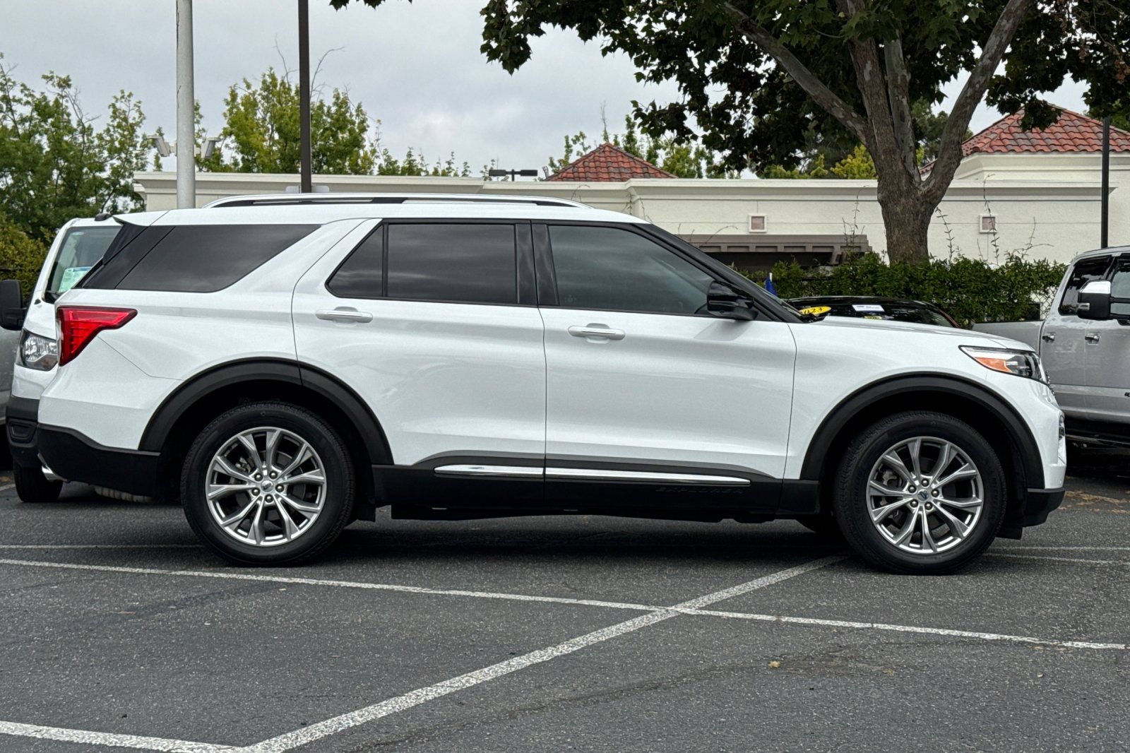 Certified 2021 Ford Explorer Limited w/ Equipment Group 301A AWD/4WD image 3