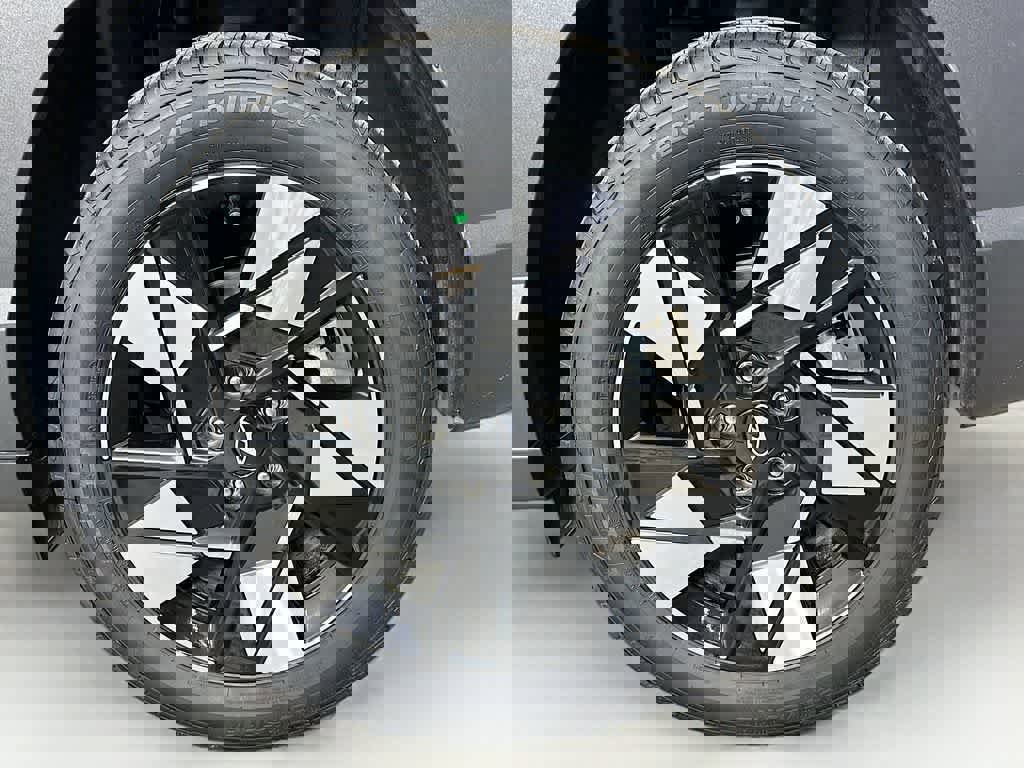 Used 2024 Hyundai Kona SEL image 11