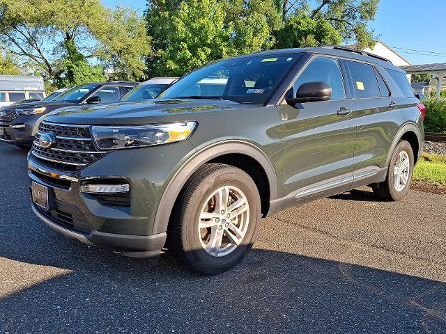 Certified 2023 Ford Explorer XLT w/ Equipment Group 202A AWD/4WD image 3