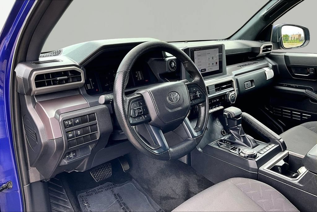 Used 2025 Toyota Tacoma SR5 AWD/4WD image 14