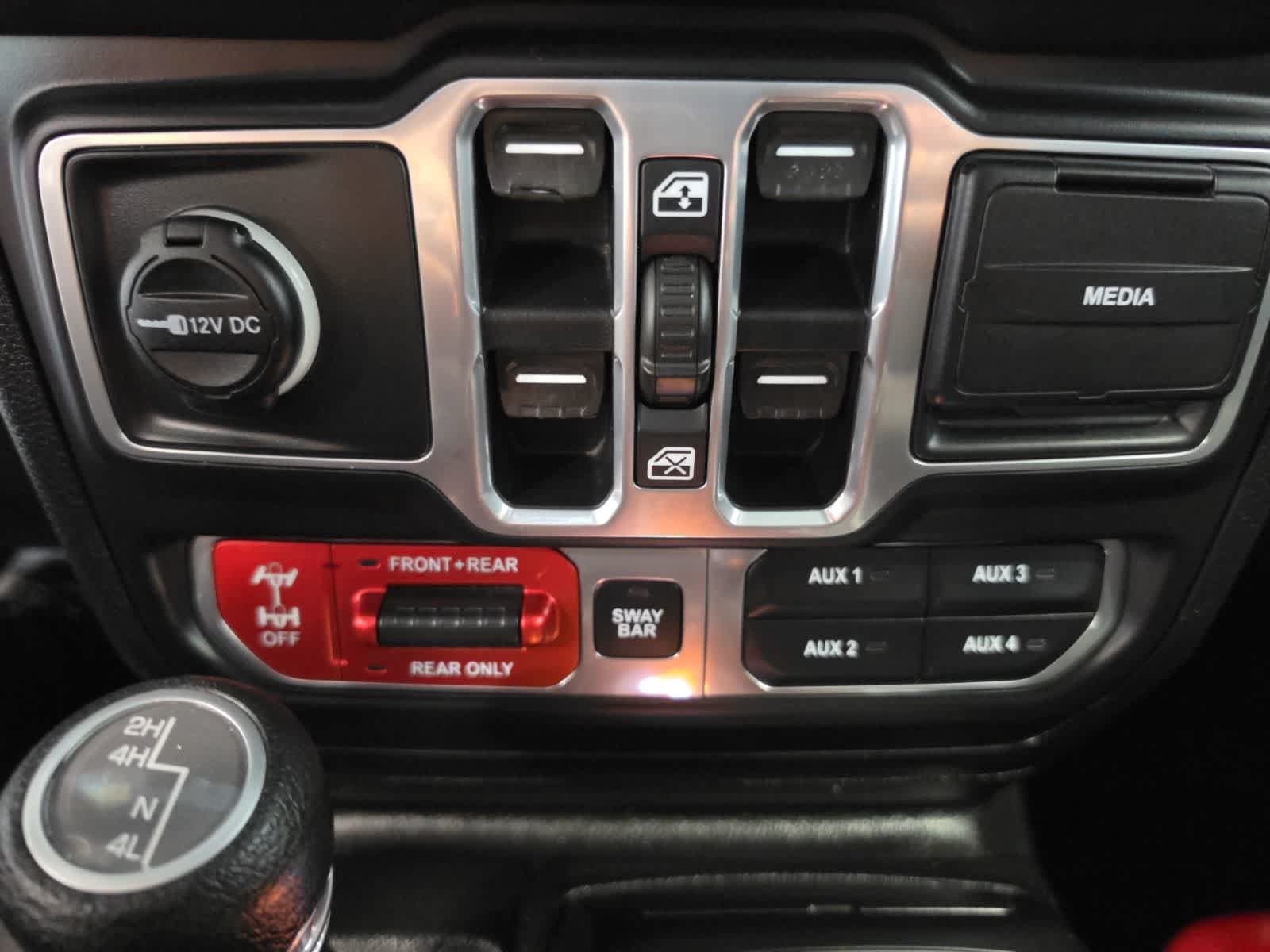 Used 2018 Jeep Wrangler Unlimited Rubicon w/ Dual Top Group AWD/4WD image 23