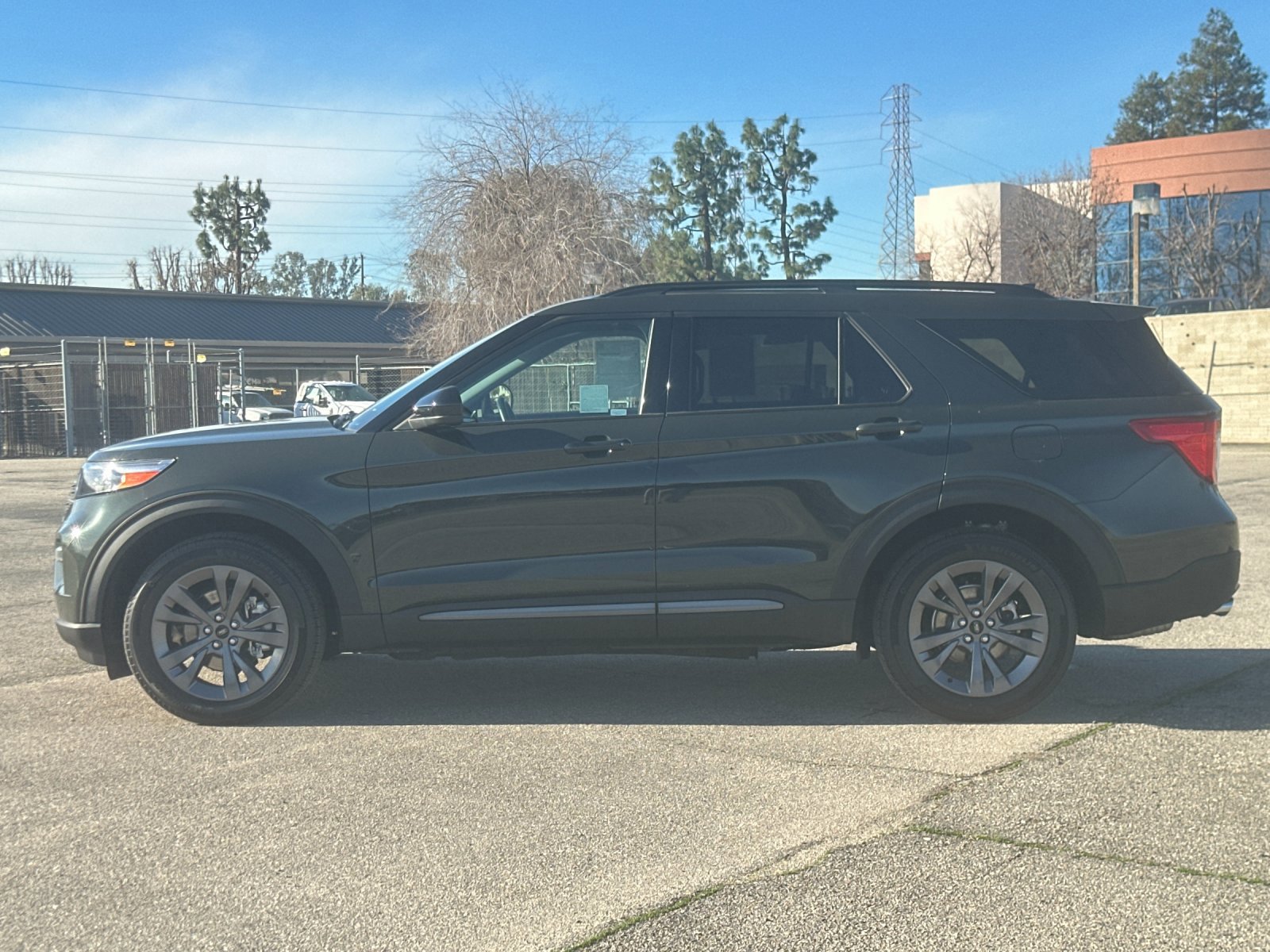 Certified 2022 Ford Explorer XLT w/ Equipment Group 202A image 2