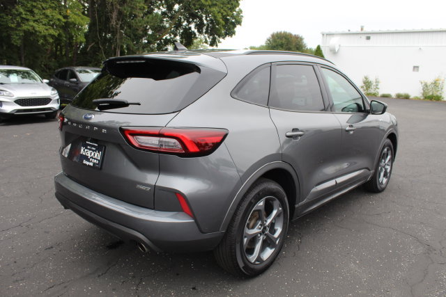 Certified 2023 Ford Escape ST-Line Select AWD/4WD image 13