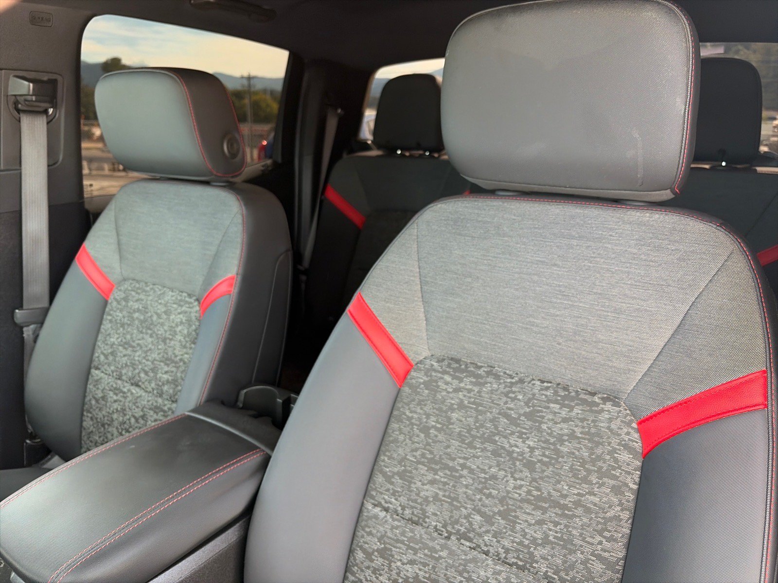 Used 2023 Chevrolet Colorado Z71 w/ Z71 Convenience Package 2 AWD/4WD image 8