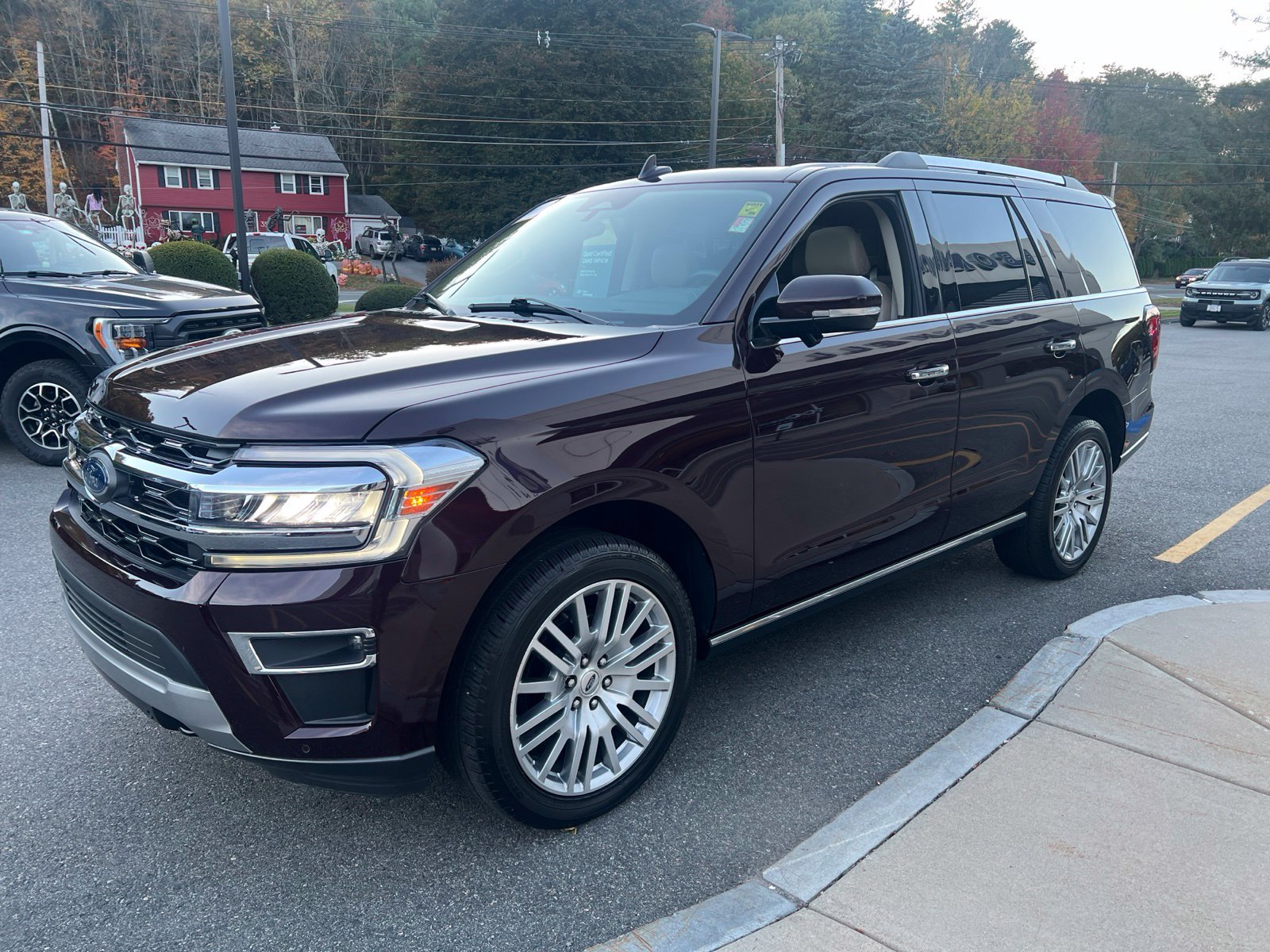 Certified 2024 Ford Expedition Limited AWD/4WD image 3