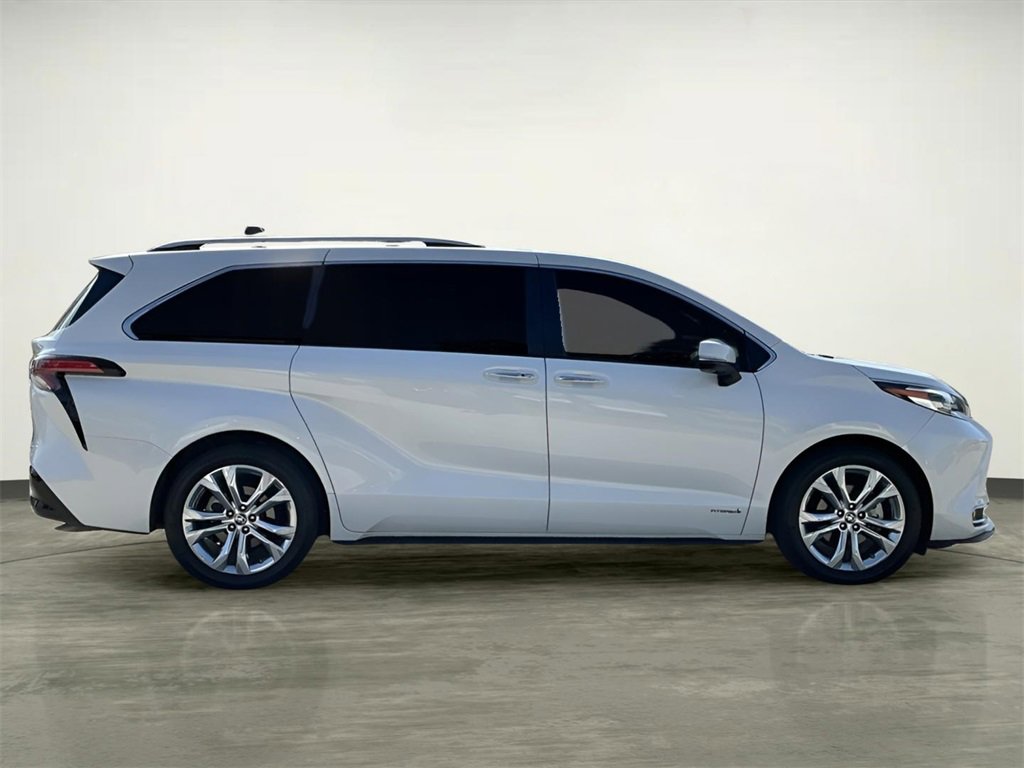 Used 2021 Toyota Sienna Platinum image 12