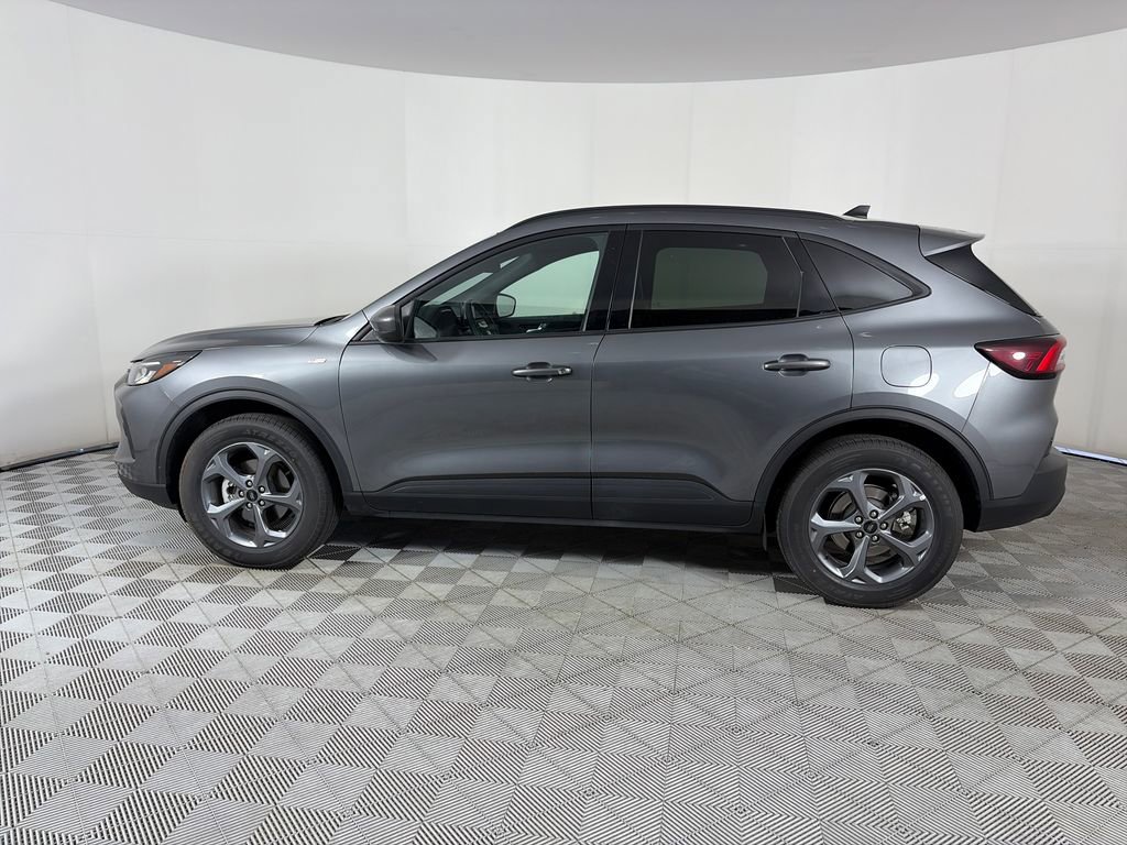 Certified 2025 Ford Escape ST-Line Select AWD/4WD image 4