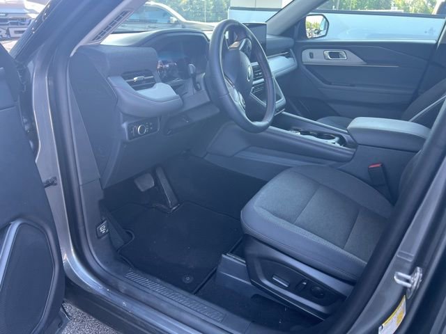 Certified 2025 Ford Explorer Active RWD image 7