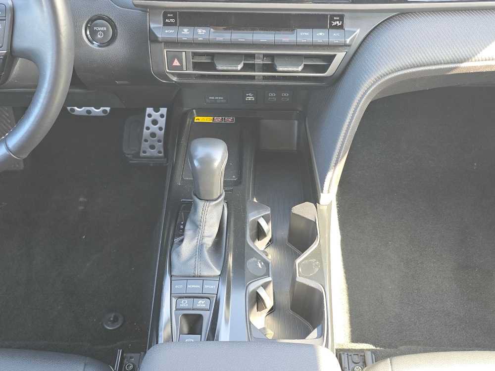 Used 2025 Toyota Camry SE FWD image 13