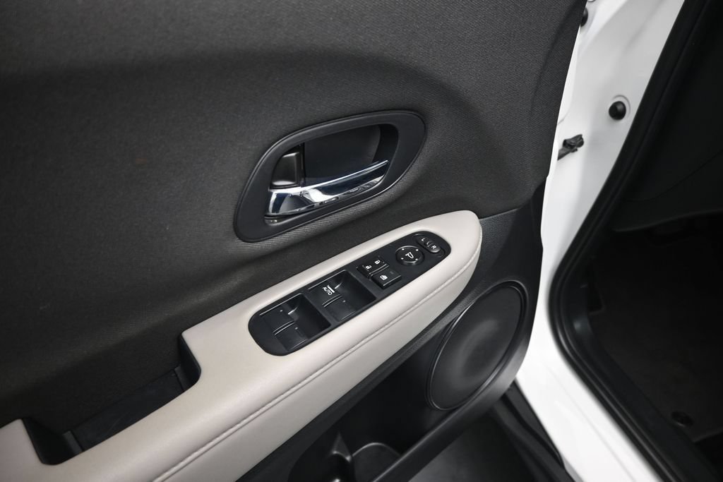 Used 2022 Honda HR-V LX image 9
