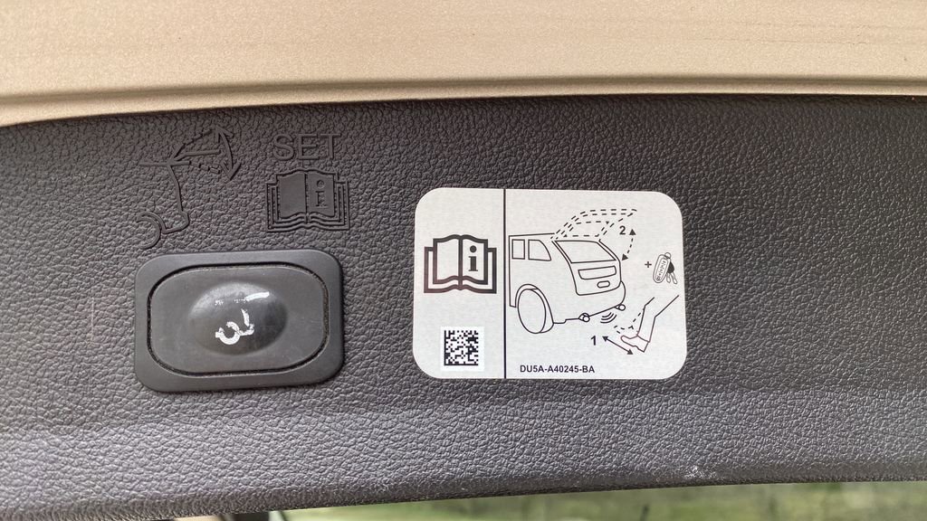 Certified 2017 Ford Escape Titanium image 30