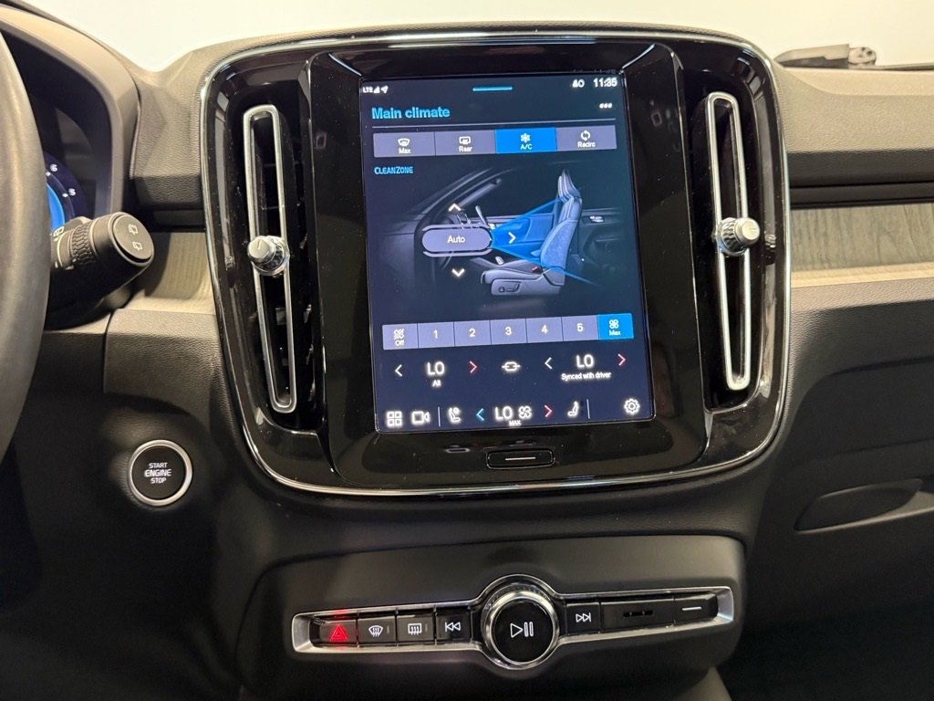 Used 2023 Volvo XC40 B5 Plus w/ Protection Package Premier image 17