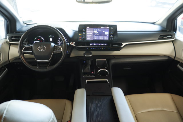 Used 2021 Toyota Sienna XLE FWD image 26