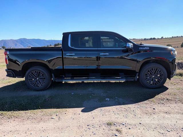 Used 2020 Chevrolet Silverado 1500 High Country w/ Technology Package AWD/4WD image 7