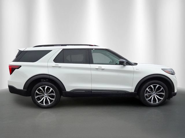 Certified 2025 Ford Explorer ST-Line AWD/4WD image 6