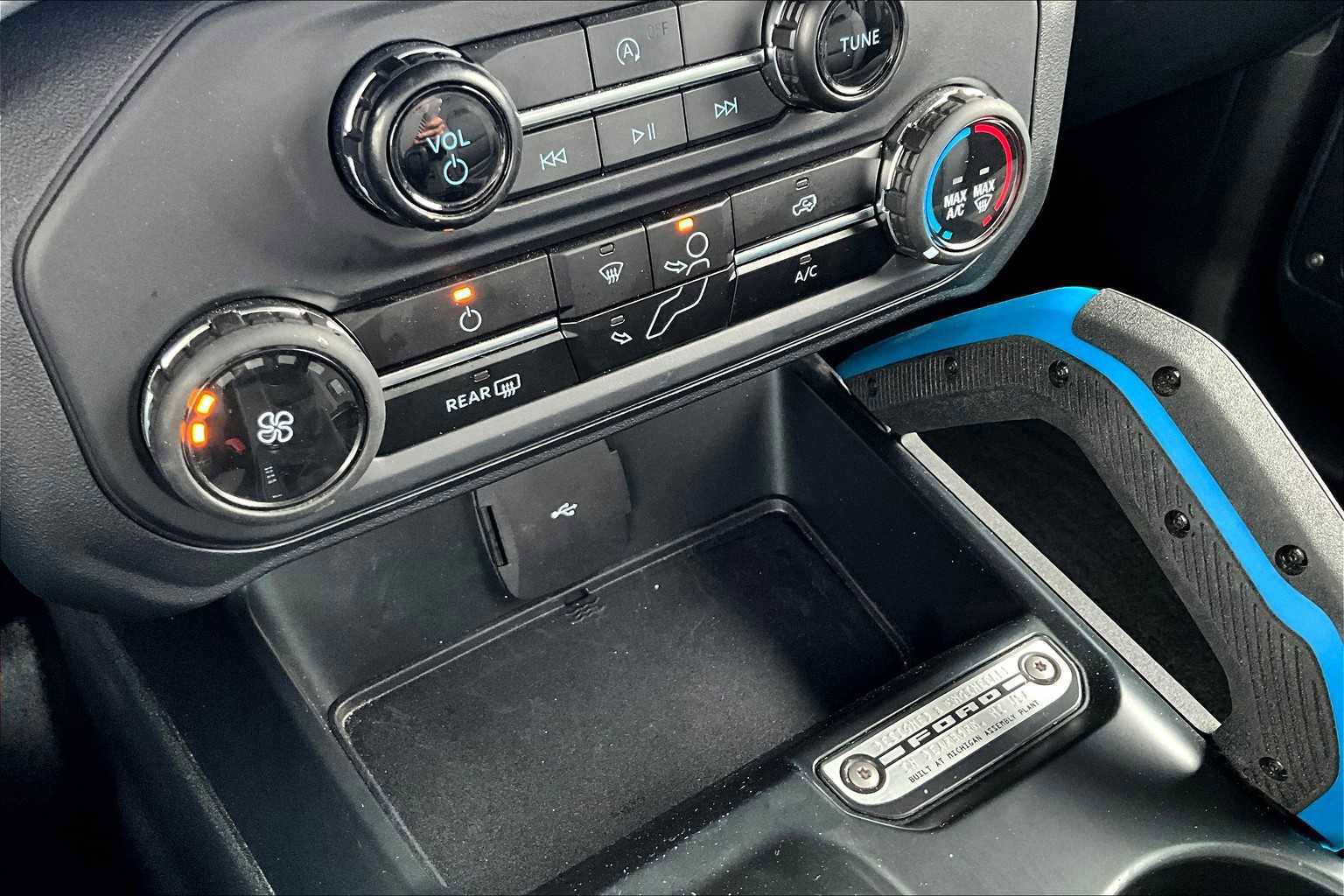 Certified 2024 Ford Bronco Black Diamond image 29