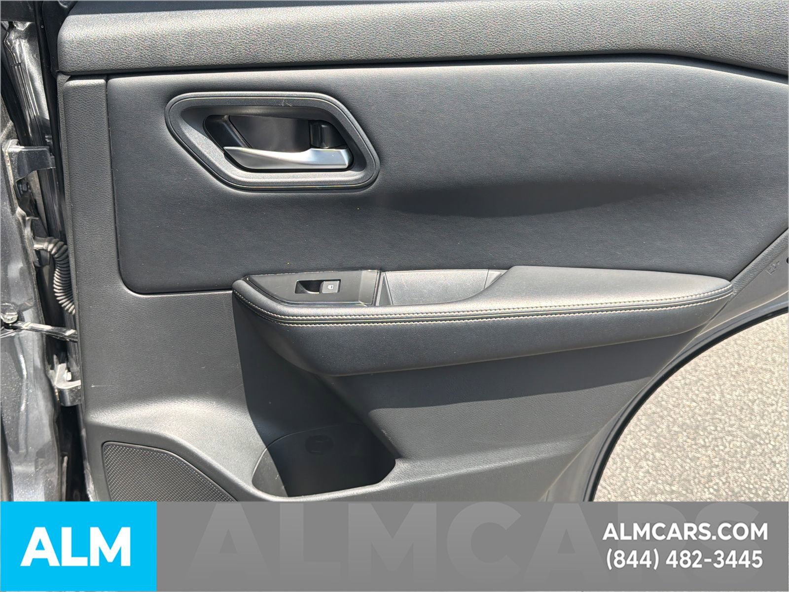 Used 2025 Nissan Rogue SV FWD image 18