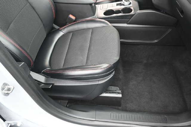 Certified 2025 Ford Escape ST-Line FWD image 34
