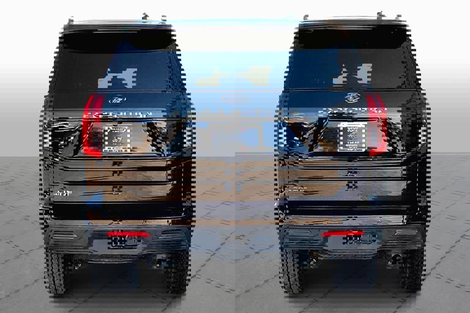 Certified 2025 Ford Expedition Active image 4