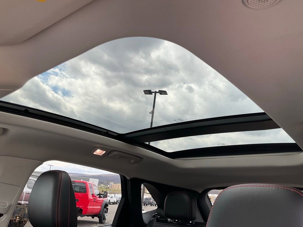 Certified 2022 Ford Escape SEL w/ SEL Stealth AWD Package image 3