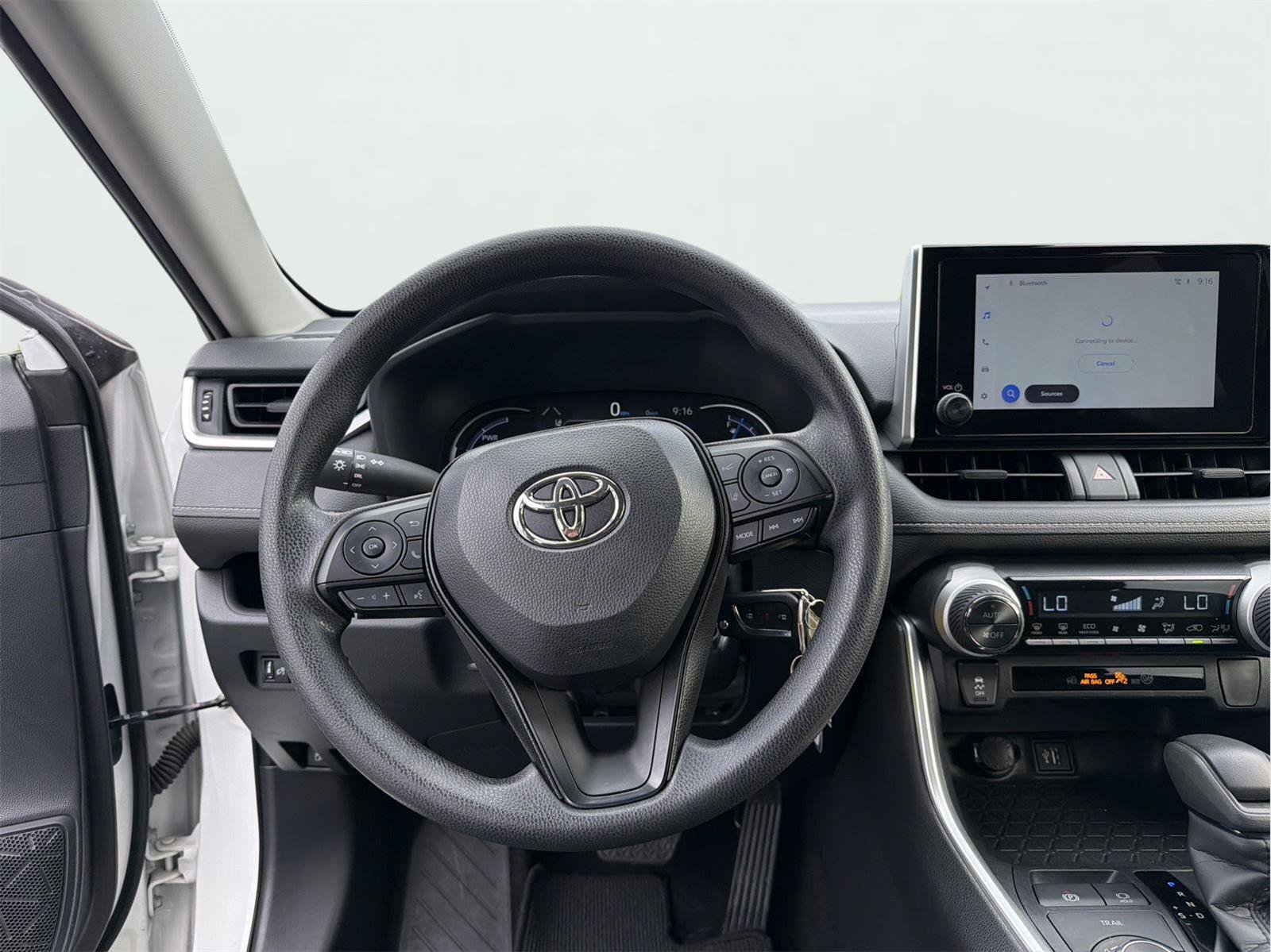 Used 2025 Toyota RAV4 LE AWD/4WD image 17