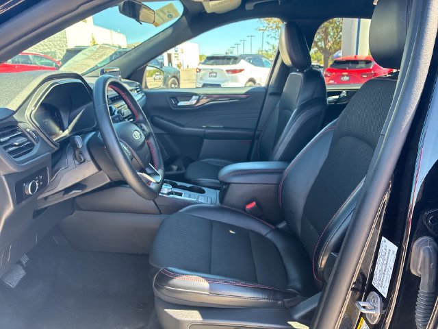 Certified 2025 Ford Escape ST-Line AWD/4WD image 9