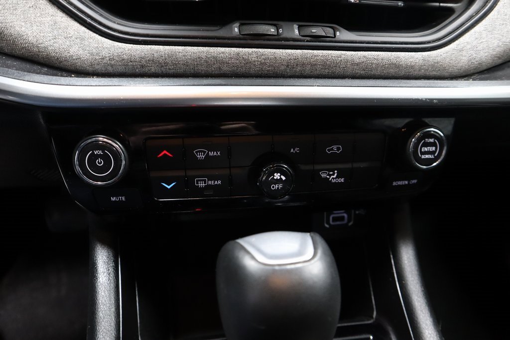 Used 2024 Jeep Compass Latitude image 32