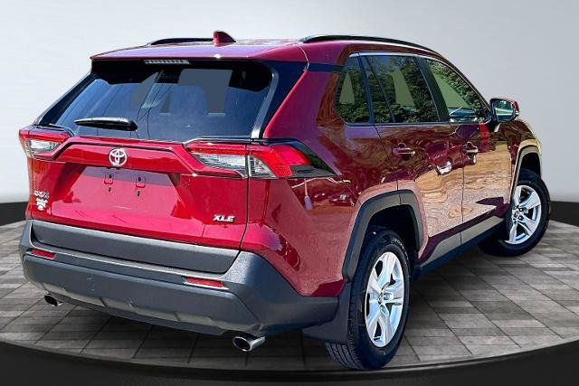 Used 2020 Toyota RAV4 XLE w/ Convenience Package FWD image 13