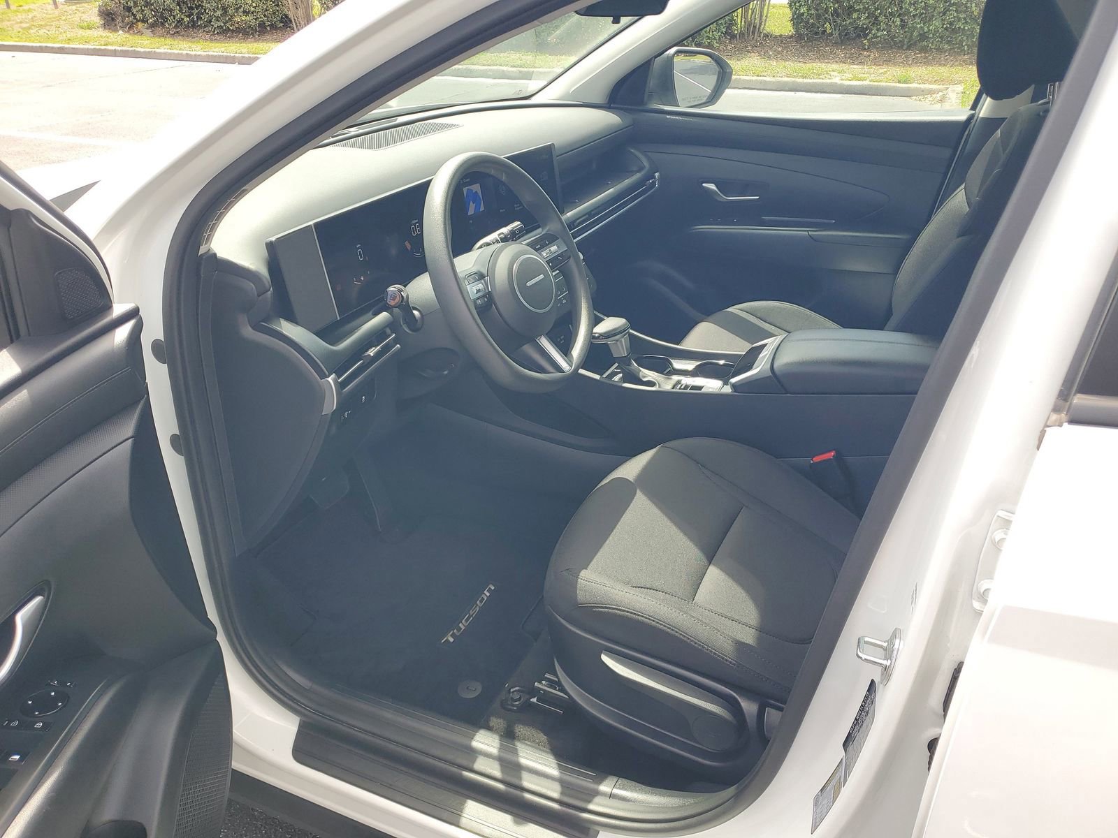 Used 2025 Hyundai Tucson SE image 15