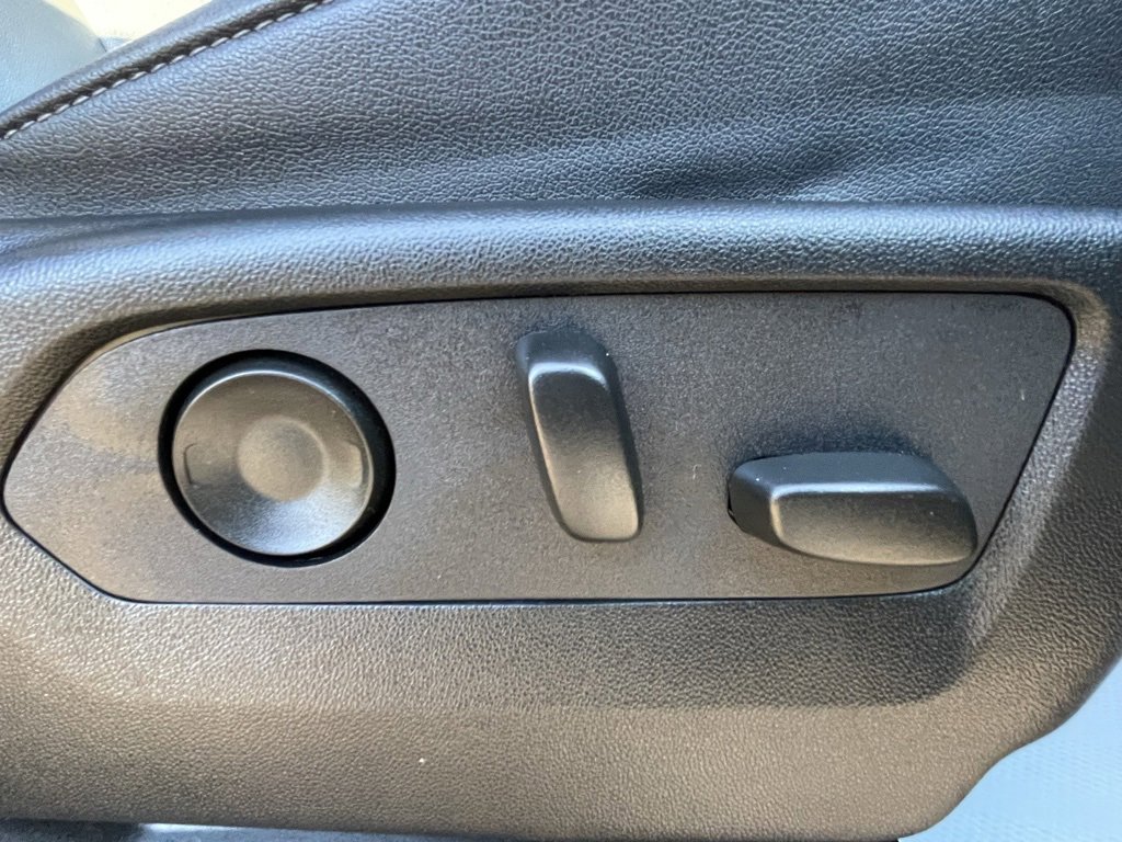 Used 2024 Chevrolet Suburban Z71 w/ Luxury Package image 15