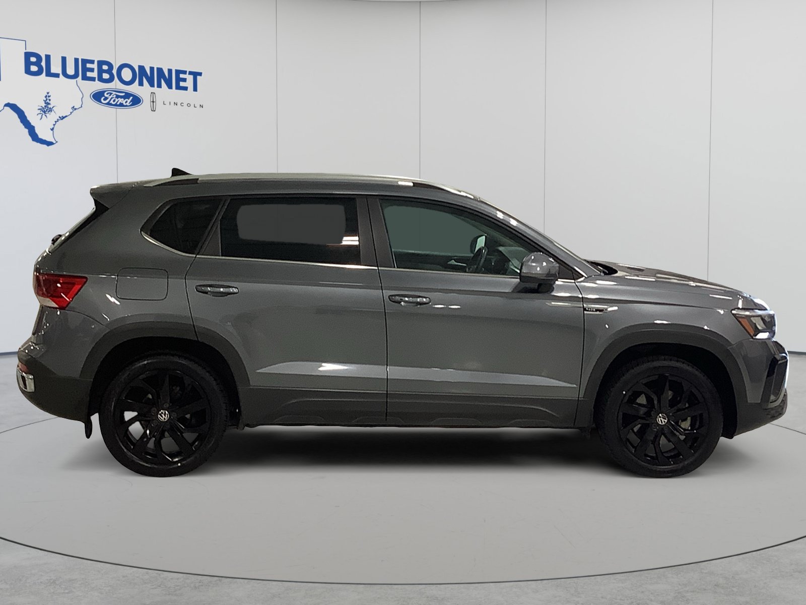 Used 2022 Volkswagen Taos SE FWD image 4
