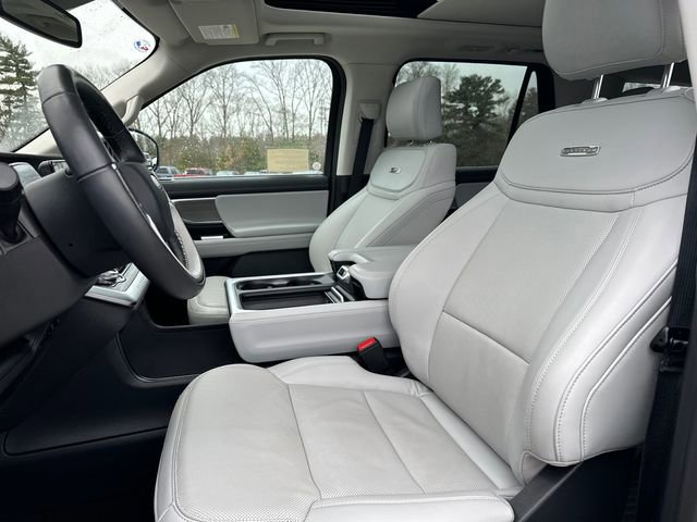 Certified 2025 Ford Expedition Platinum image 41