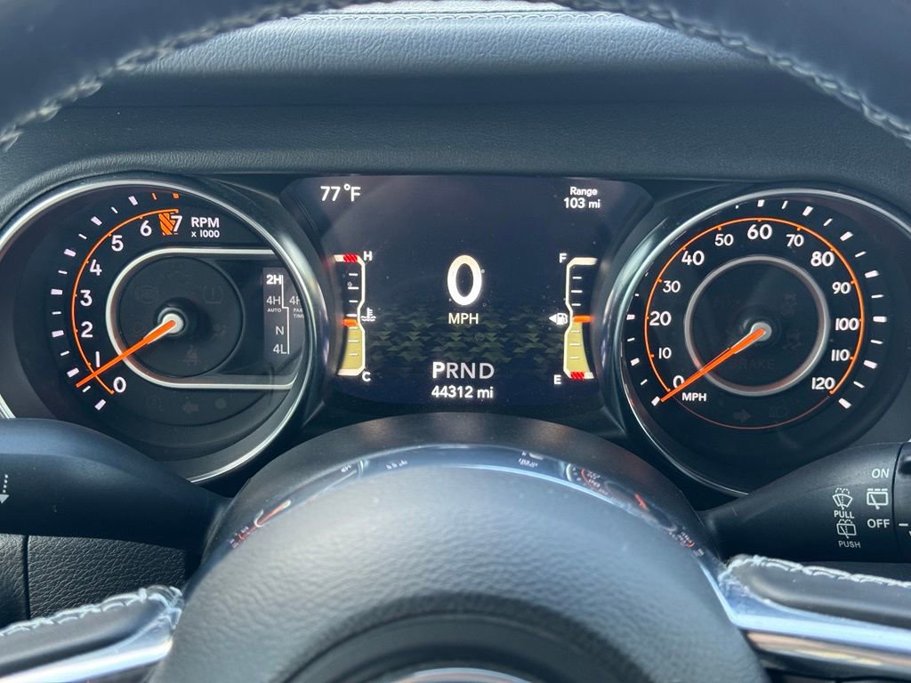 Used 2021 Jeep Wrangler Unlimited Sahara AWD/4WD image 32