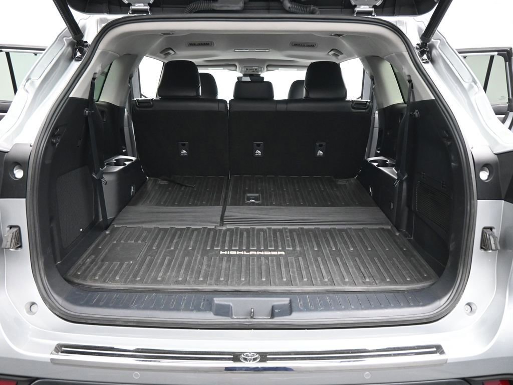 Used 2022 Toyota Highlander Limited image 50
