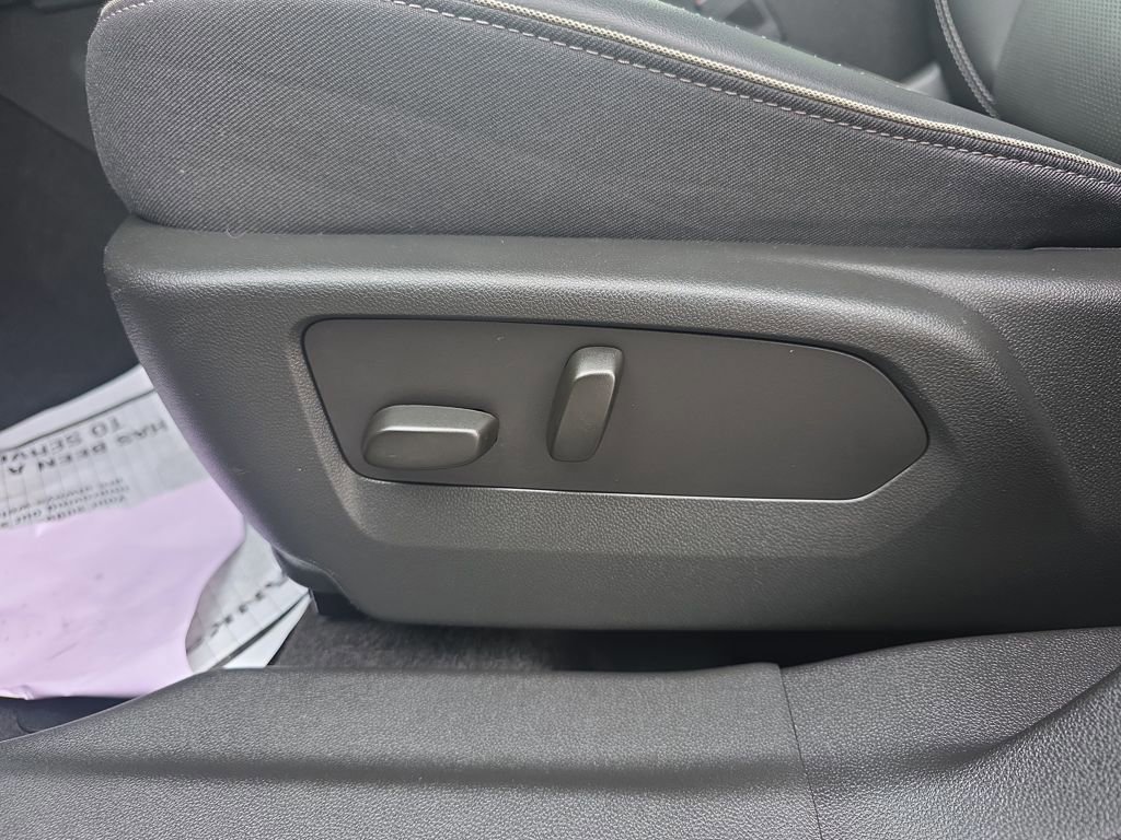 Used 2023 Buick Envision Essence AWD/4WD image 18