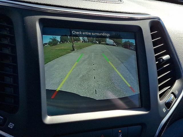 Used 2022 Jeep Cherokee Latitude Lux w/ Sun & Sound Group AWD/4WD image 18