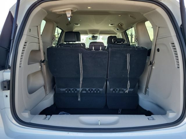 Used 2024 Chrysler Pacifica Touring-L FWD image 9