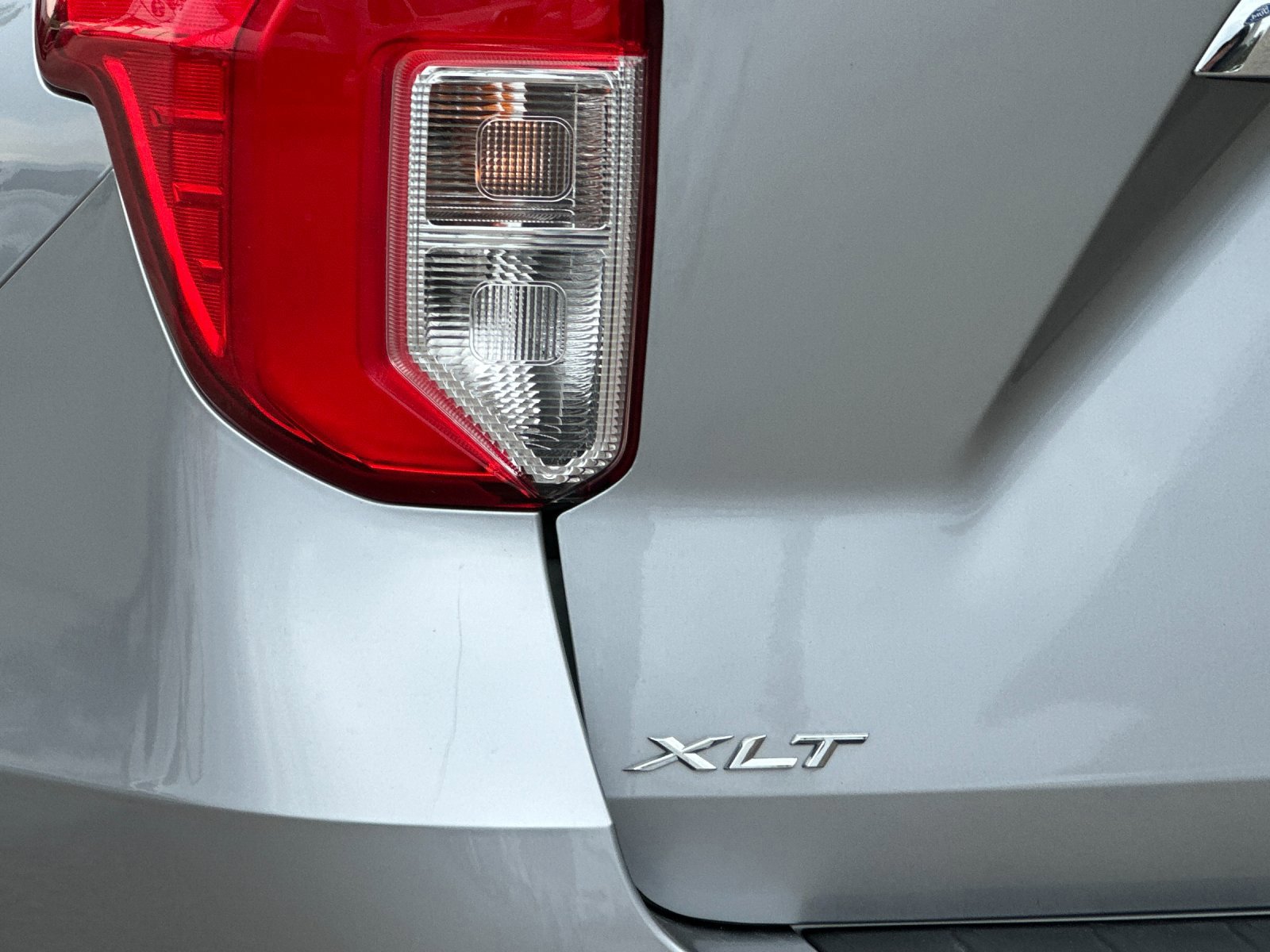 Certified 2022 Ford Explorer XLT w/ Equipment Group 202A image 28