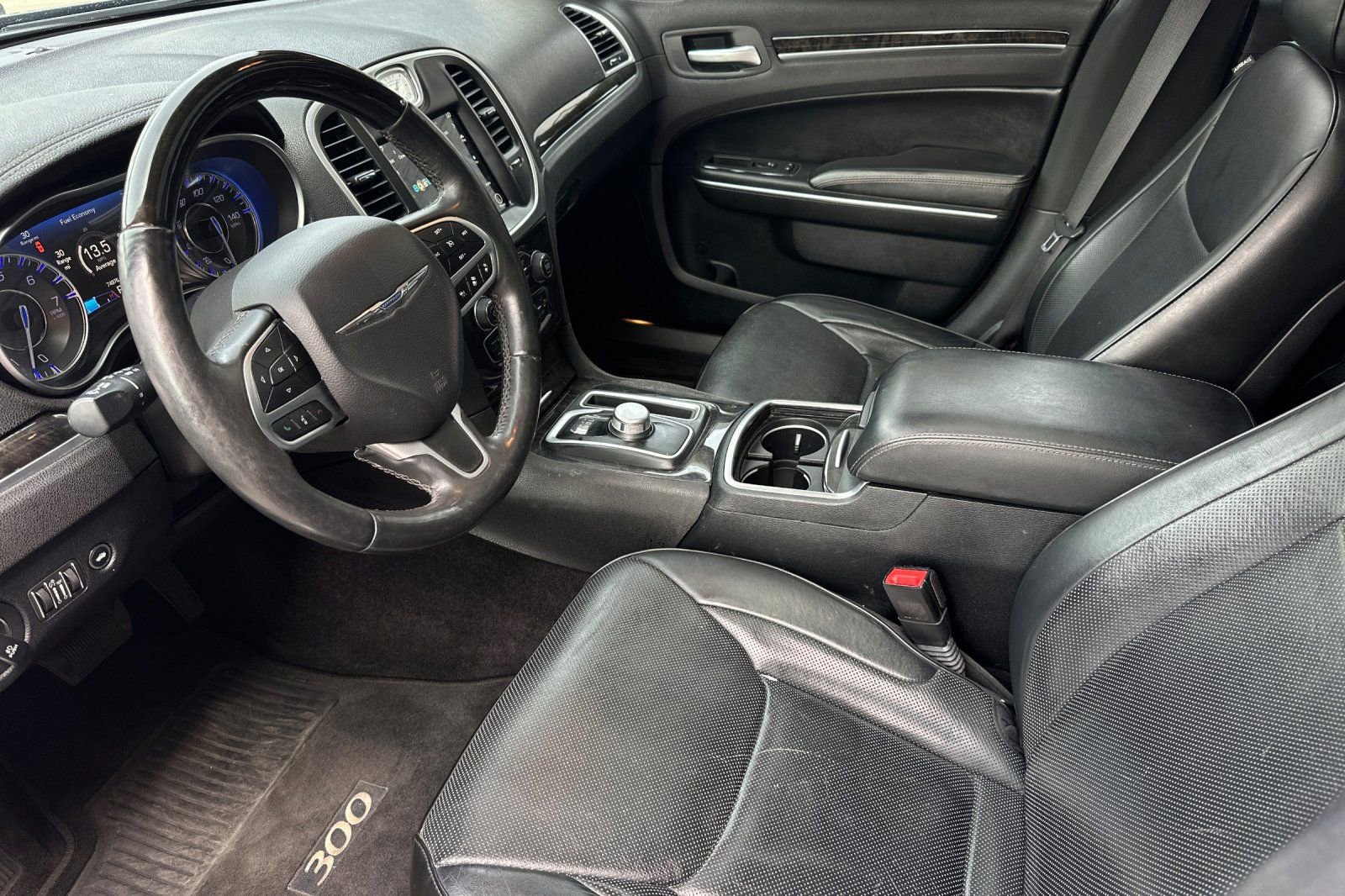 Used 2017 Chrysler 300 C w/ Safetytec Plus Group image 9