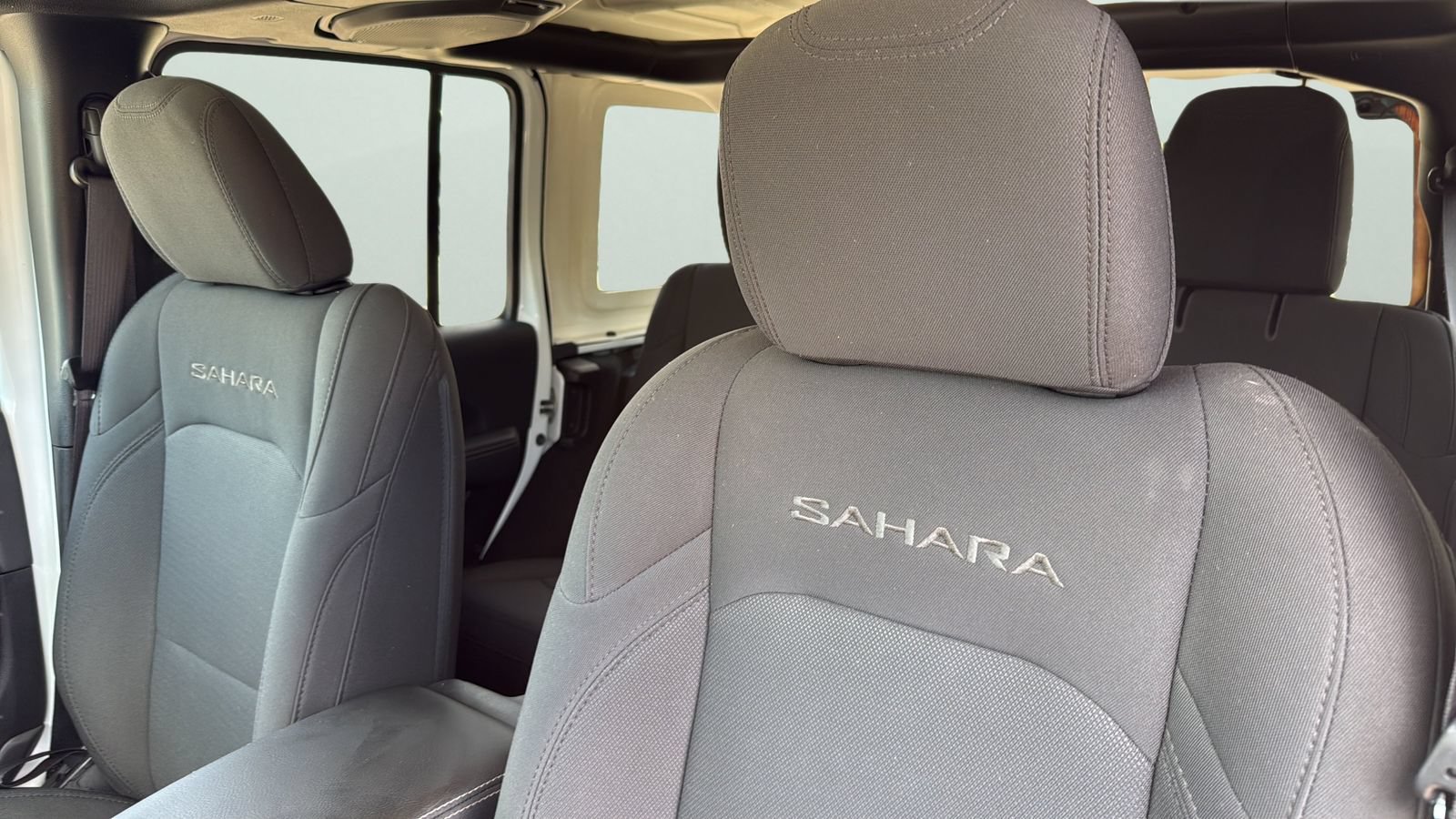 Used 2023 Jeep Wrangler Unlimited Sahara AWD/4WD image 8