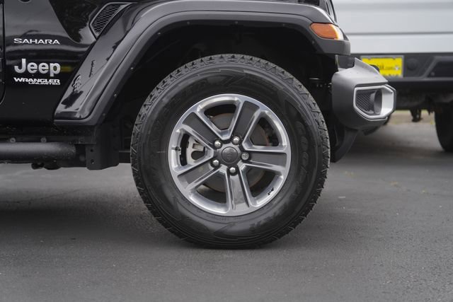 Used 2022 Jeep Wrangler Unlimited Sahara w/ Cold Weather Group AWD/4WD image 4