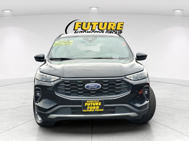 Certified 2025 Ford Escape ST-Line Select AWD/4WD image 2