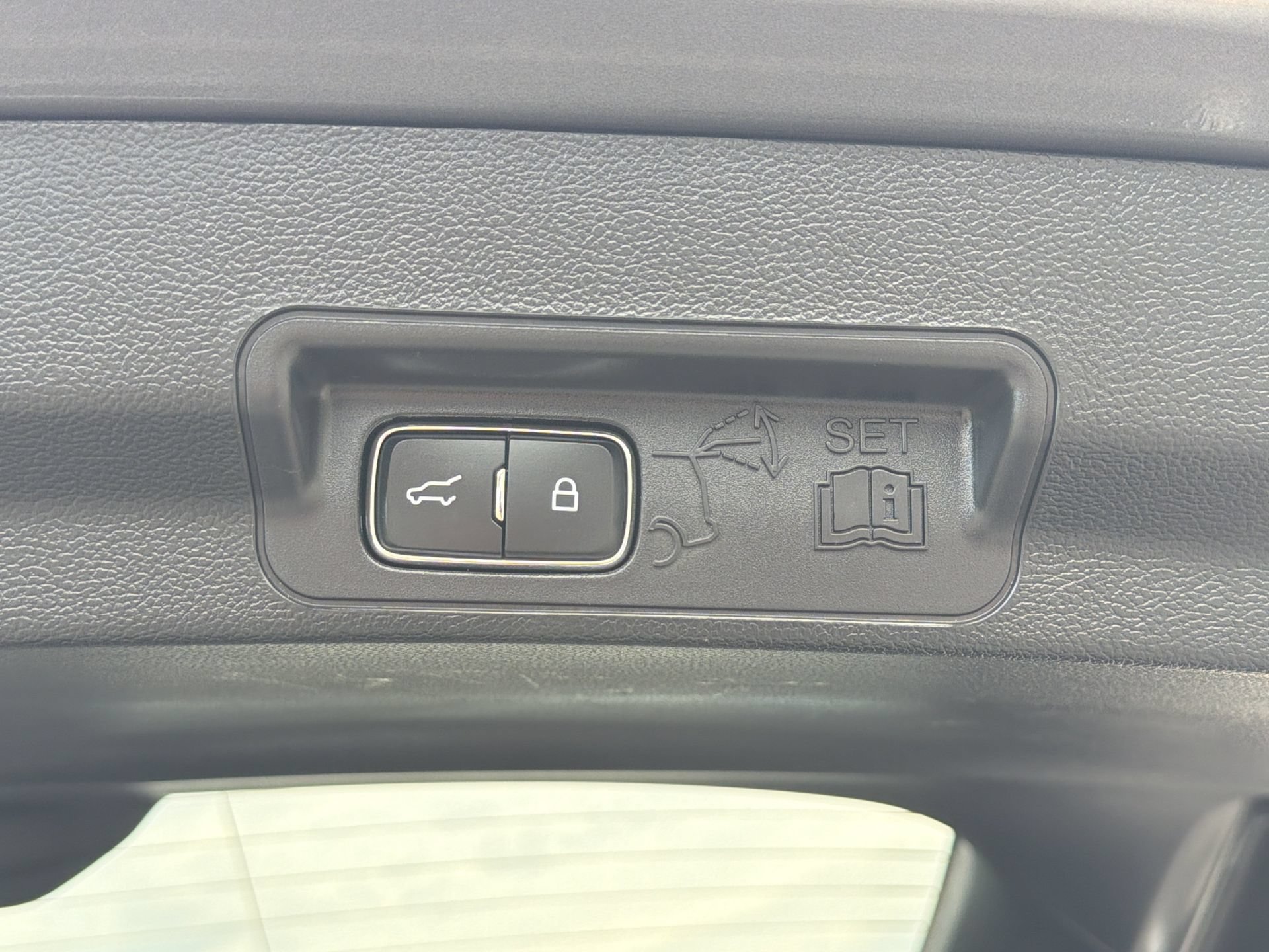 Certified 2025 Ford Explorer ST-Line RWD image 30