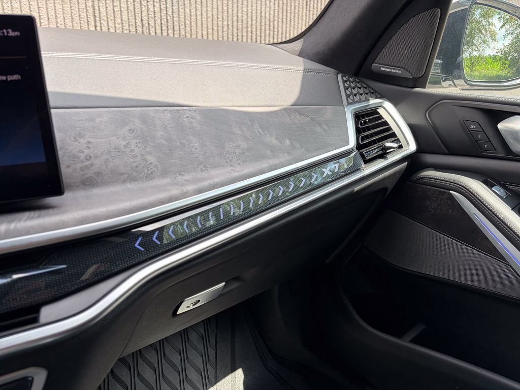 Used 2023 BMW X7 xDrive40i w/ M Sport Package AWD/4WD image 49