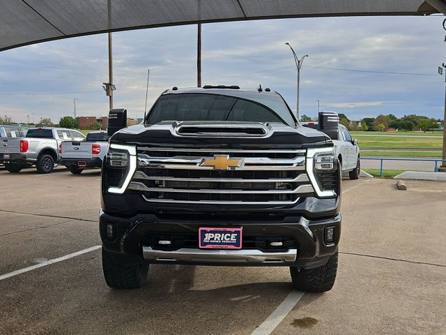Used 2024 Chevrolet Silverado 3500 High Country w/ High Country Premium Package AWD/4WD image 2