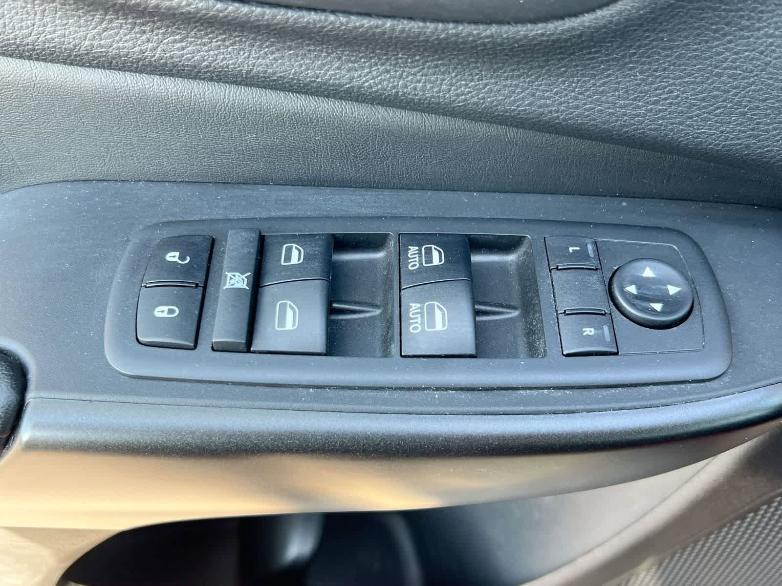 Used 2019 Jeep Cherokee Trailhawk AWD/4WD image 17