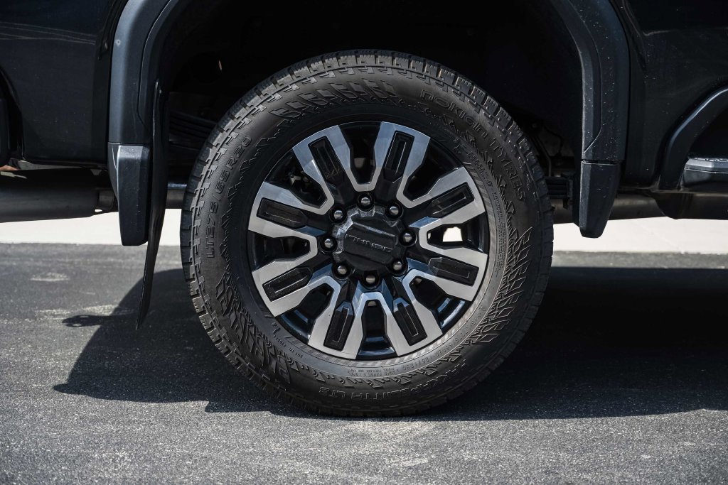 Used 2025 GMC Sierra 2500 Denali Ultimate w/ LPO, GMC Protection Package AWD/4WD image 14