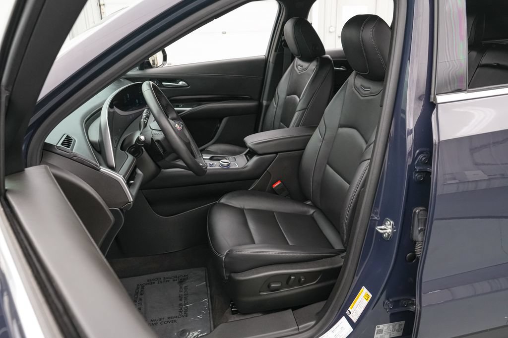 Used 2024 Cadillac XT4 Luxury FWD image 11